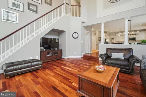 Living - 10 Maplecrest Ct, Potomac, MD 20854 photo 3 of 10