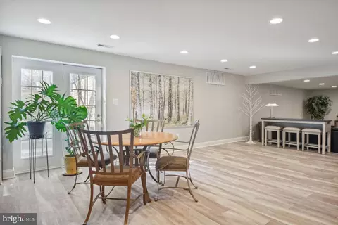 Dining - 10 Maplecrest Ct, Potomac, MD 20854 photo 9 of 11