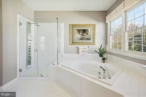 Bath - 10 Maplecrest Ct, Potomac, MD 20854 photo 4 of 8
