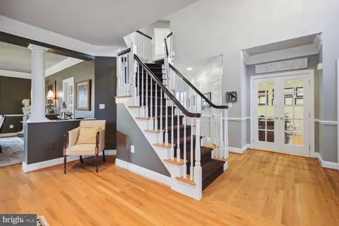 Entry Way - 10 Maplecrest Ct, Potomac, MD 20854 photo 2 of 8