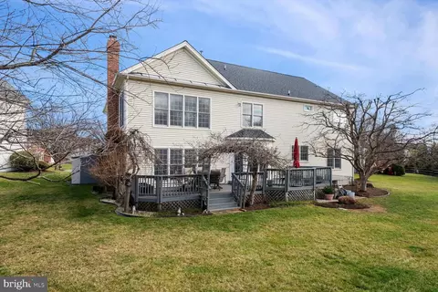 Exterior - 10 Maplecrest Ct, Potomac, MD 20854 photo 7 of 16