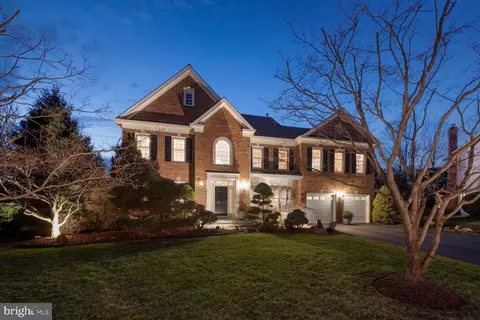 Exterior - 10 Maplecrest Ct, Potomac, MD 20854 photo 2 of 16