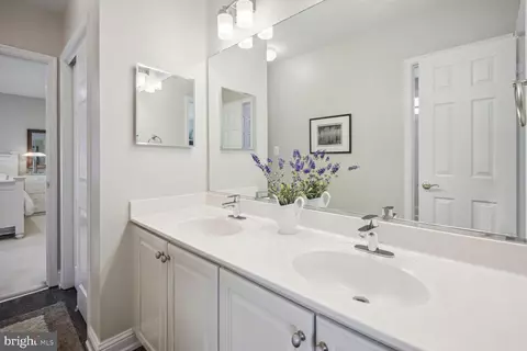 Bath - 10 Maplecrest Ct, Potomac, MD 20854 photo 6 of 8