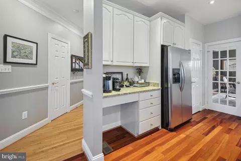 Kitchen - 10 Maplecrest Ct, Potomac, MD 20854 photo 5 of 6