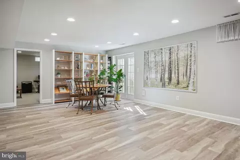 Dining - 10 Maplecrest Ct, Potomac, MD 20854 photo 10 of 11