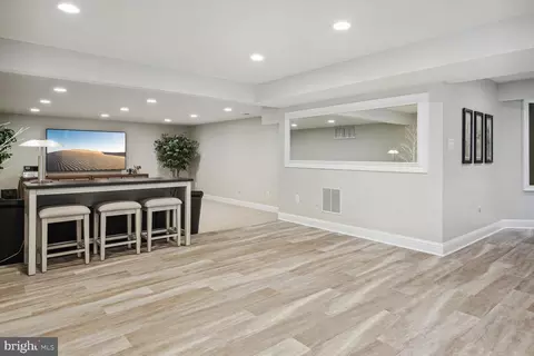 Living - 10 Maplecrest Ct, Potomac, MD 20854 photo 9 of 10