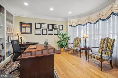 Kitchen - 10 Maplecrest Ct, Potomac, MD 20854 photo 6 of 6