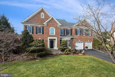 Exterior - 10 Maplecrest Ct, Potomac, MD 20854 photo 16 of 16