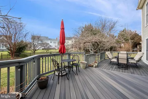 Exterior - 10 Maplecrest Ct, Potomac, MD 20854 photo 9 of 16
