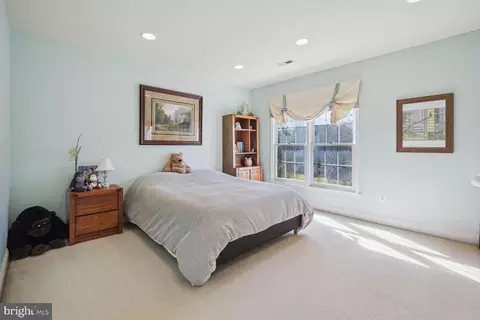 Bedroom - 10 Maplecrest Ct, Potomac, MD 20854 photo 8 of 9