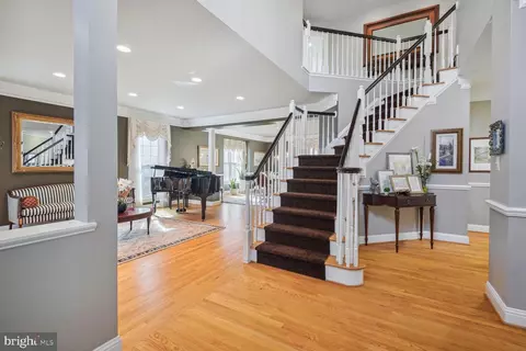 Entry Way - 10 Maplecrest Ct, Potomac, MD 20854 photo 1 of 8