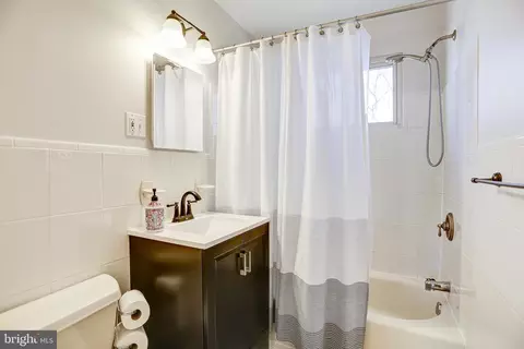 Bath - 10501 Tenbrook Dr, Silver Spring, MD 20901 photo 1 of 2