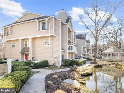 5705 Chapman Mill Dr #410, Rockville, MD 20852