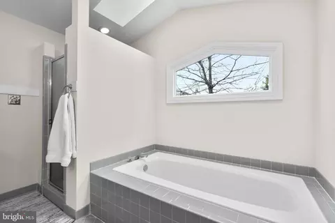Bath - 17110 Fitzroy Way, Olney, MD 20832 photo 3 of 7