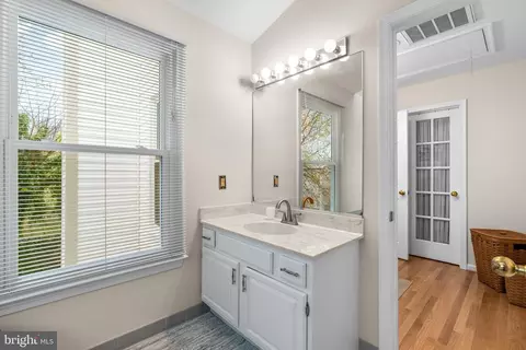 Bath - 17110 Fitzroy Way, Olney, MD 20832 photo 2 of 7