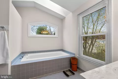 Bath - 17110 Fitzroy Way, Olney, MD 20832 photo 4 of 7