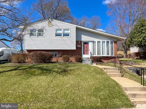 12806 Weiss St, Rockville, MD 20853
