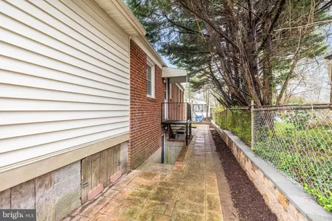 Exterior - 10612 Ordway Dr, Silver Spring, MD 20901 photo 6 of 8