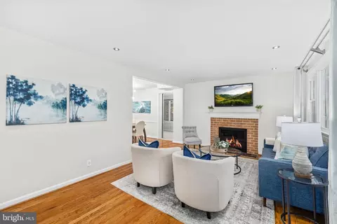 Living - 10612 Ordway Dr, Silver Spring, MD 20901 photo 2 of 10