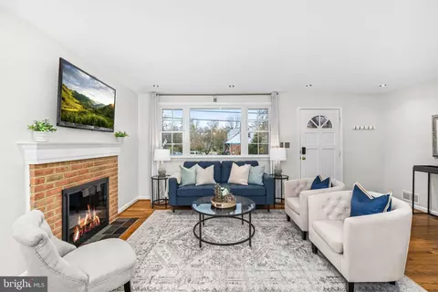 Living - 10612 Ordway Dr, Silver Spring, MD 20901 photo 3 of 10