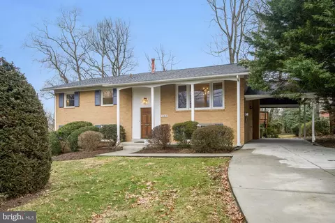 11517 Regency Dr, Potomac, MD 20854