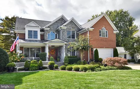 6010 Roosevelt St, Bethesda, MD 20817