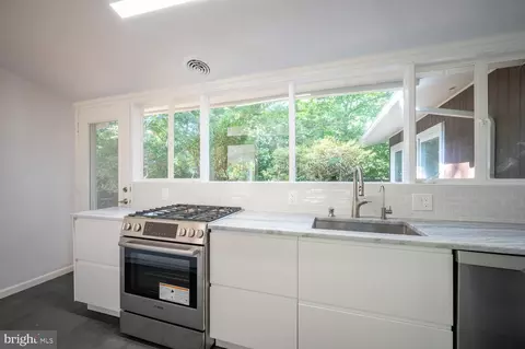 Kitchen - 11516 Highview Ave, Silver Spring, MD 20902 photo 5 of 6