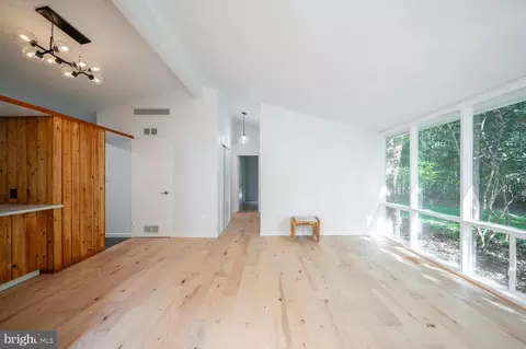Entry Way - 11516 Highview Ave, Silver Spring, MD 20902 photo 3 of 4