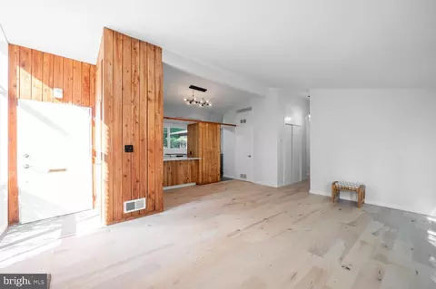 Entry Way - 11516 Highview Ave, Silver Spring, MD 20902 photo 2 of 4