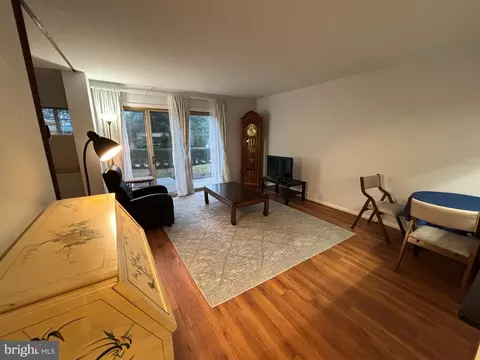 Living - 3603 Gleneagles Dr #6-1D, Silver Spring, MD 20906 photo 1 of 4