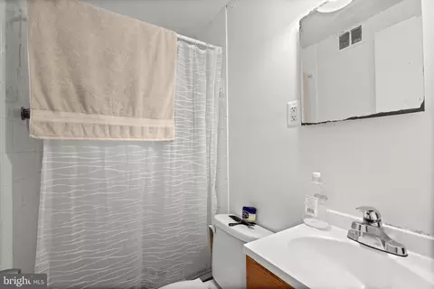 Bath - 320 University Blvd E, Silver Spring, MD 20901 photo 3 of 3