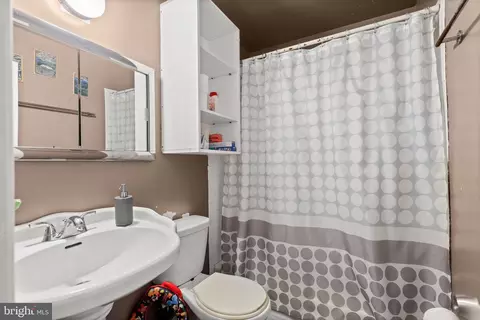 Bath - 320 University Blvd E, Silver Spring, MD 20901 photo 2 of 3
