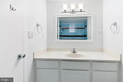 Bath - 9701 Fields Rd #506, Gaithersburg, MD 20878 photo 1 of 3