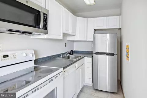 Kitchen - 9701 Fields Rd #506, Gaithersburg, MD 20878 photo 2 of 3