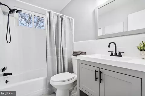 Bath - 13201 Kara Ln, Silver Spring, MD 20904 photo 2 of 4