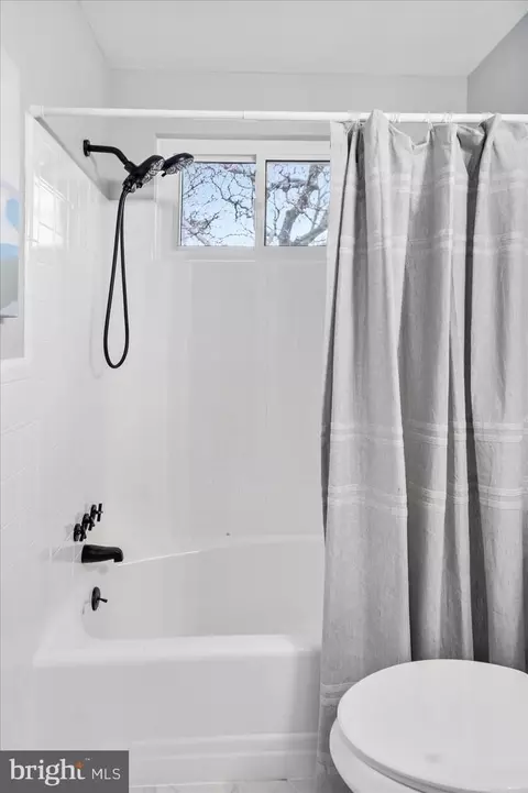 Bath - 13201 Kara Ln, Silver Spring, MD 20904 photo 3 of 4