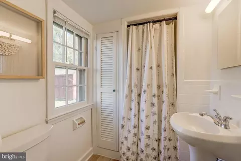 Bath - 200 Williamsburg Dr, Silver Spring, MD 20901 photo 1 of 2