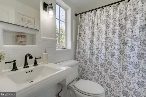 Bath - 200 Williamsburg Dr, Silver Spring, MD 20901 photo 2 of 2