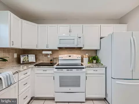 Kitchen - 13213 Verdi Ct, Silver Spring, MD 20904 photo 6 of 8