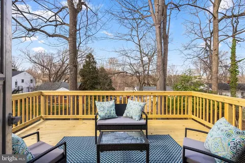 Exterior - 118 Lynnmoor Dr, Silver Spring, MD 20901 photo 2 of 10