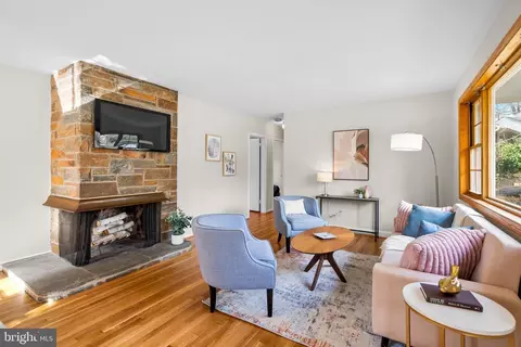 Living - 118 Lynnmoor Dr, Silver Spring, MD 20901 photo 2 of 6