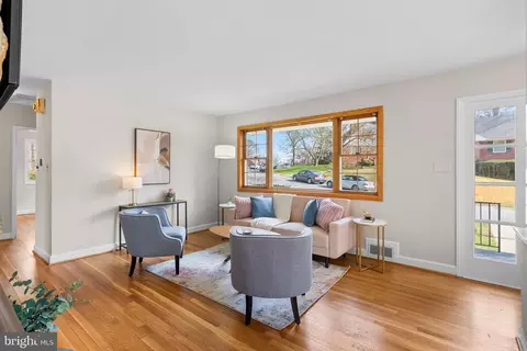 Living - 118 Lynnmoor Dr, Silver Spring, MD 20901 photo 3 of 6