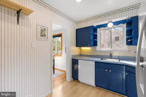 Kitchen - 118 Lynnmoor Dr, Silver Spring, MD 20901 photo 2 of 3
