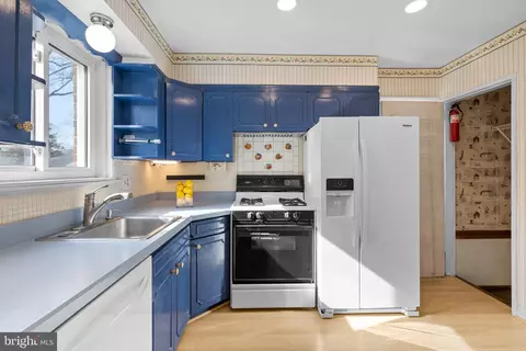 Kitchen - 118 Lynnmoor Dr, Silver Spring, MD 20901 photo 1 of 3