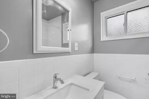 Bath - 118 Lynnmoor Dr, Silver Spring, MD 20901 photo 1 of 3