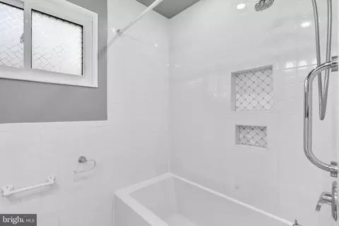 Bath - 118 Lynnmoor Dr, Silver Spring, MD 20901 photo 2 of 3