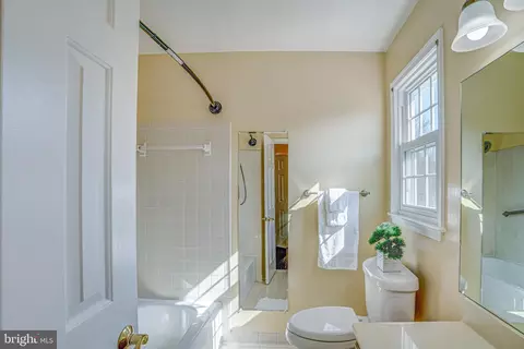 Bath - 1905 Mayflower Dr, Silver Spring, MD 20905 photo 2 of 5