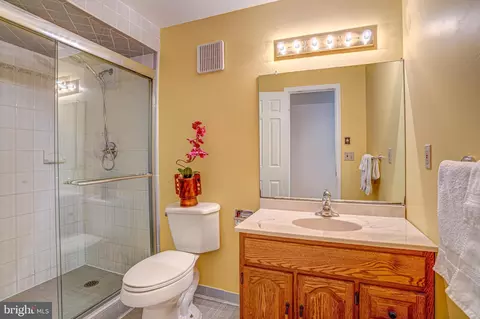 Bath - 1905 Mayflower Dr, Silver Spring, MD 20905 photo 5 of 5