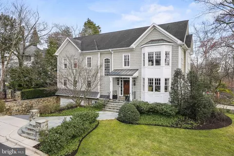 6043 Ridge Dr, Bethesda, MD 20816