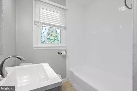 Bath - 2403 Sheraton St, Silver Spring, MD 20906 photo 2 of 4